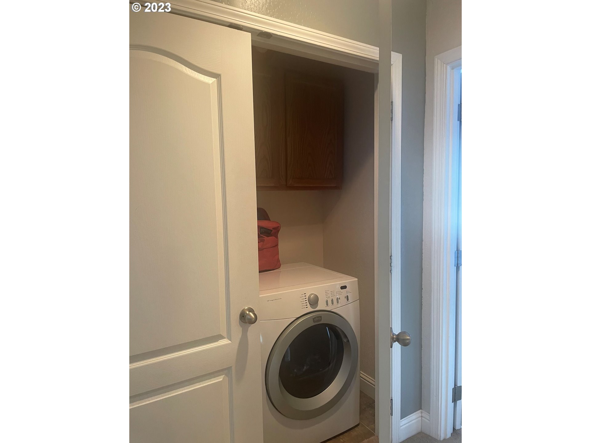 819 Easy Street, Unit 1 Brookings, OR 97415 - Photo 18 of 25 a utility room with dryer and washer