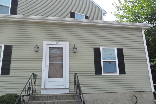 $2,700 | 848 Waverly Street, Unit 2, Framingham, MA 01702