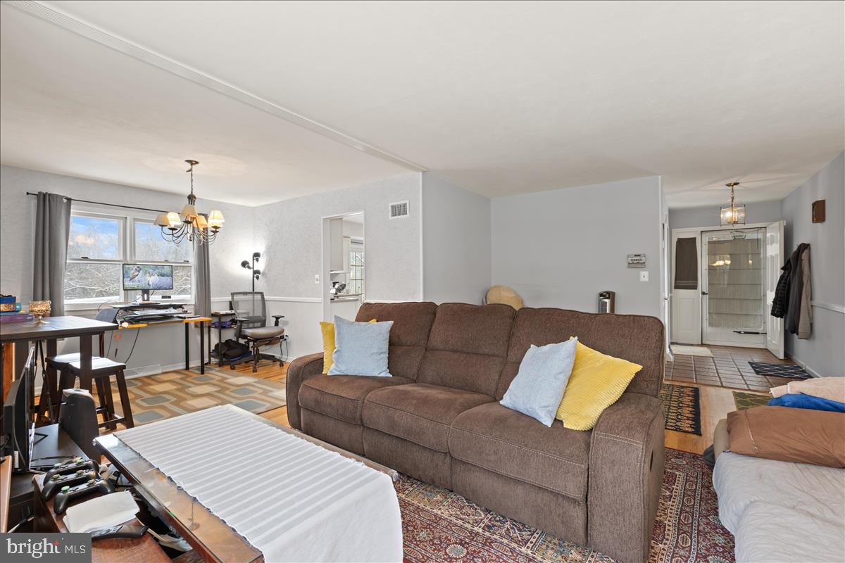 32 Crown Road Ewing, NJ 08638 - Photo 8 of 19