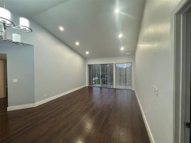 $3,250 | 9055 Wiles Road, Unit 307, Coral Springs, FL 33067