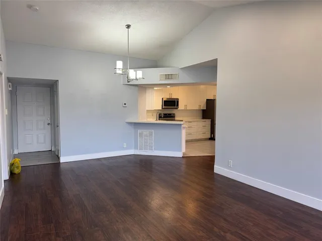 $3,250 | 9055 Wiles Road, Unit 307, Coral Springs, FL 33067