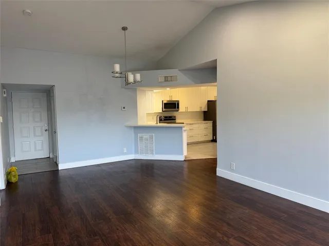 $3,250 | 9055 Wiles Road, Unit 307, Coral Springs, FL 33067