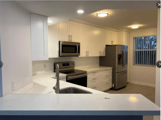 $3,250 | 9055 Wiles Road, Unit 307, Coral Springs, FL 33067
