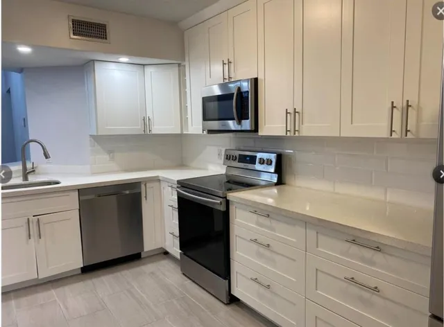 $3,250 | 9055 Wiles Road, Unit 307, Coral Springs, FL 33067