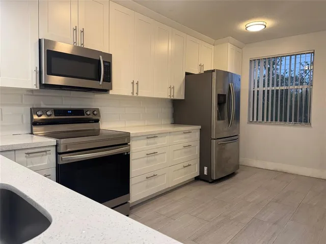 $3,250 | 9055 Wiles Road, Unit 307, Coral Springs, FL 33067