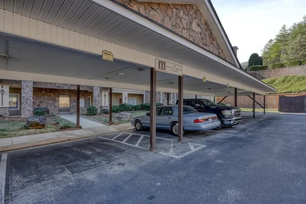 $299,900 | 92 Glen Eagle Court, Clayton, GA 30525