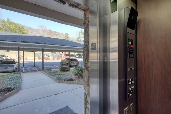 $299,900 | 92 Glen Eagle Court, Clayton, GA 30525