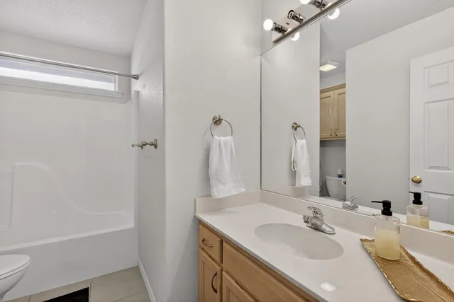 $549,900 | 253 Brae Burn Circle, Meadowlakes, TX 78654