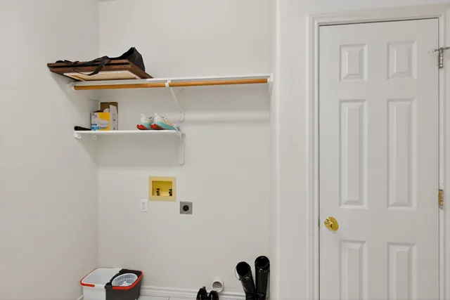 $549,900 | 253 Brae Burn Circle, Meadowlakes, TX 78654