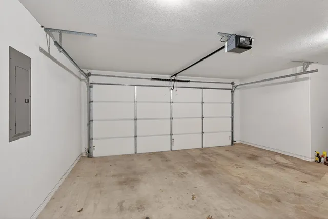 $549,900 | 253 Brae Burn Circle, Meadowlakes, TX 78654