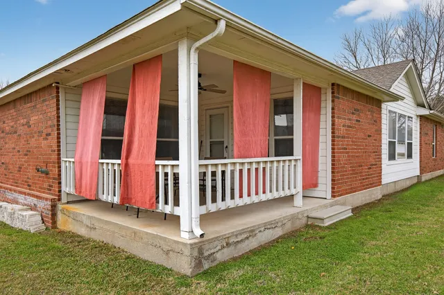 $549,900 | 253 Brae Burn Circle, Meadowlakes, TX 78654