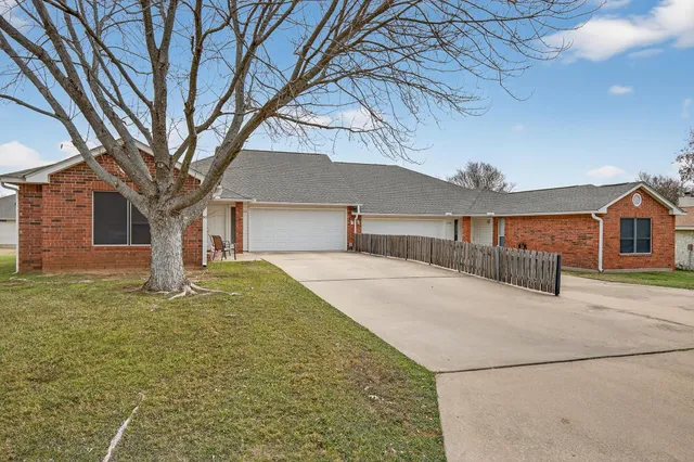 $549,900 | 253 Brae Burn Circle, Meadowlakes, TX 78654