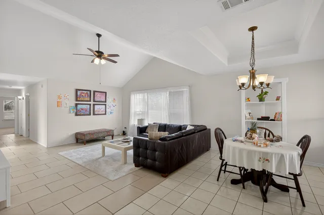 $549,900 | 253 Brae Burn Circle, Meadowlakes, TX 78654