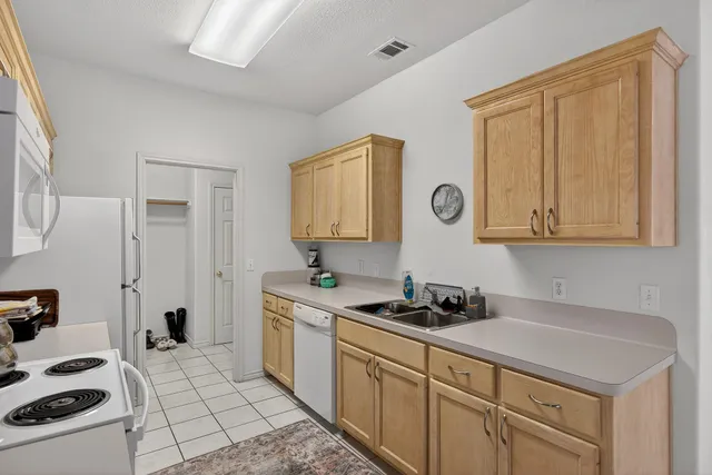 $549,900 | 253 Brae Burn Circle, Meadowlakes, TX 78654