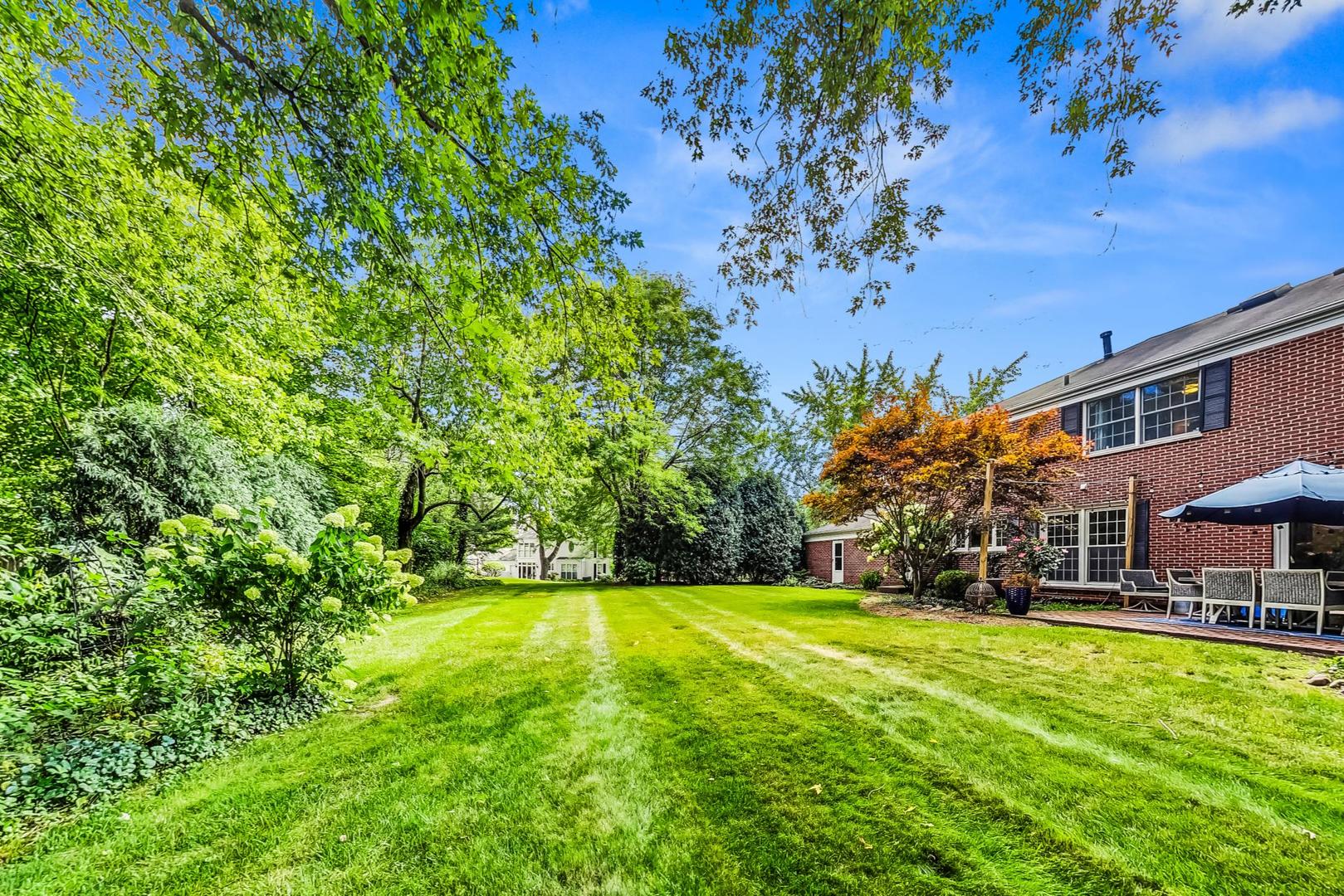 1 Knoll Ridge Road Rolling Meadows, IL 60008 - Photo 53 of 58 a view of a yard with a house in the background