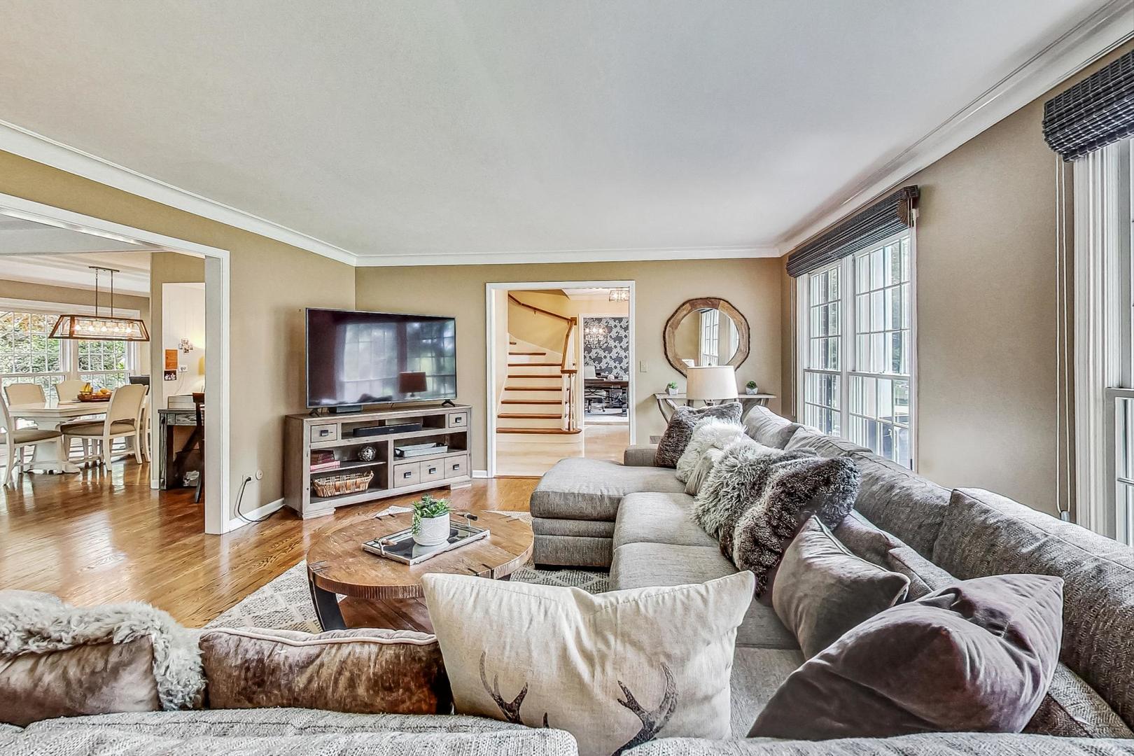 1 Knoll Ridge Road Rolling Meadows, IL 60008 - Photo 8 of 58 a living room with furniture and a flat screen tv