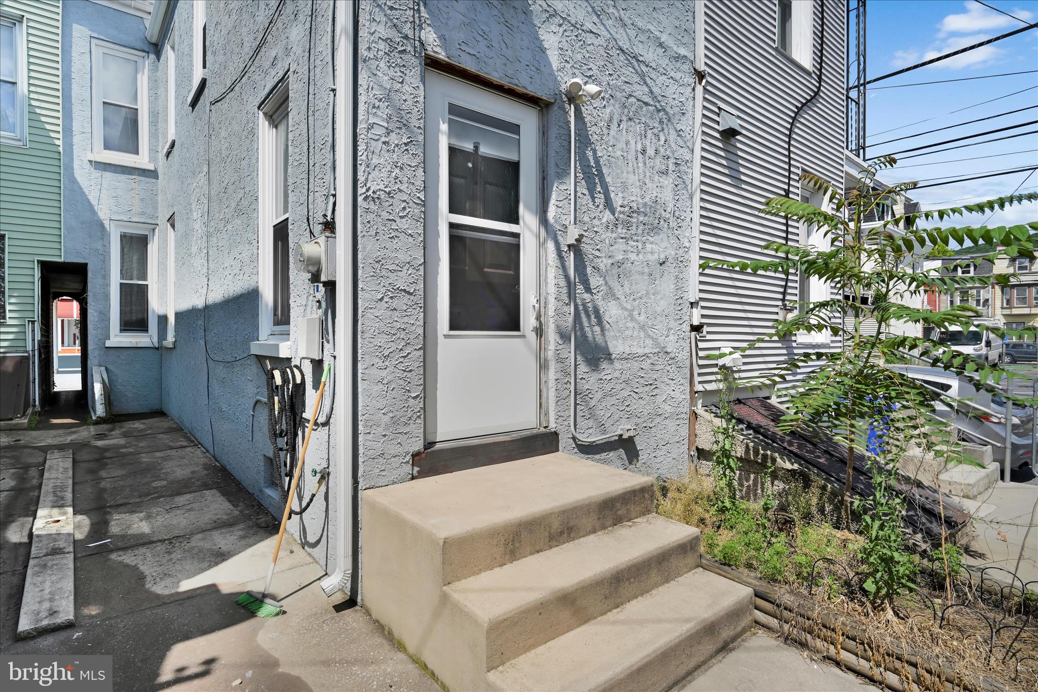 940 Pike Street Reading, PA 19604 - Photo 29 of 29 Side Walk