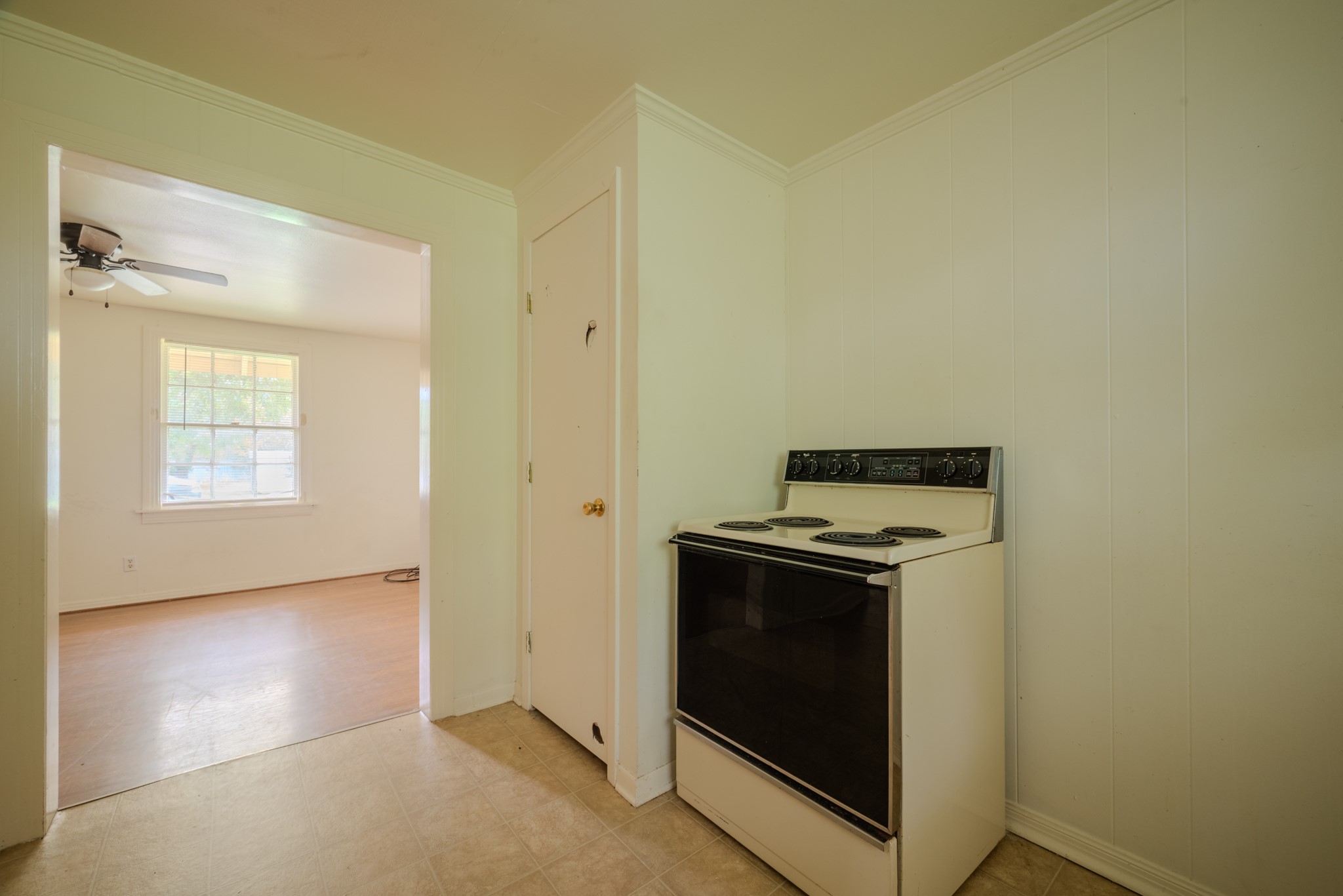 1005 Center Street Wharton, TX 77488 - Photo 16 of 33 a view of utility room and washer dryer