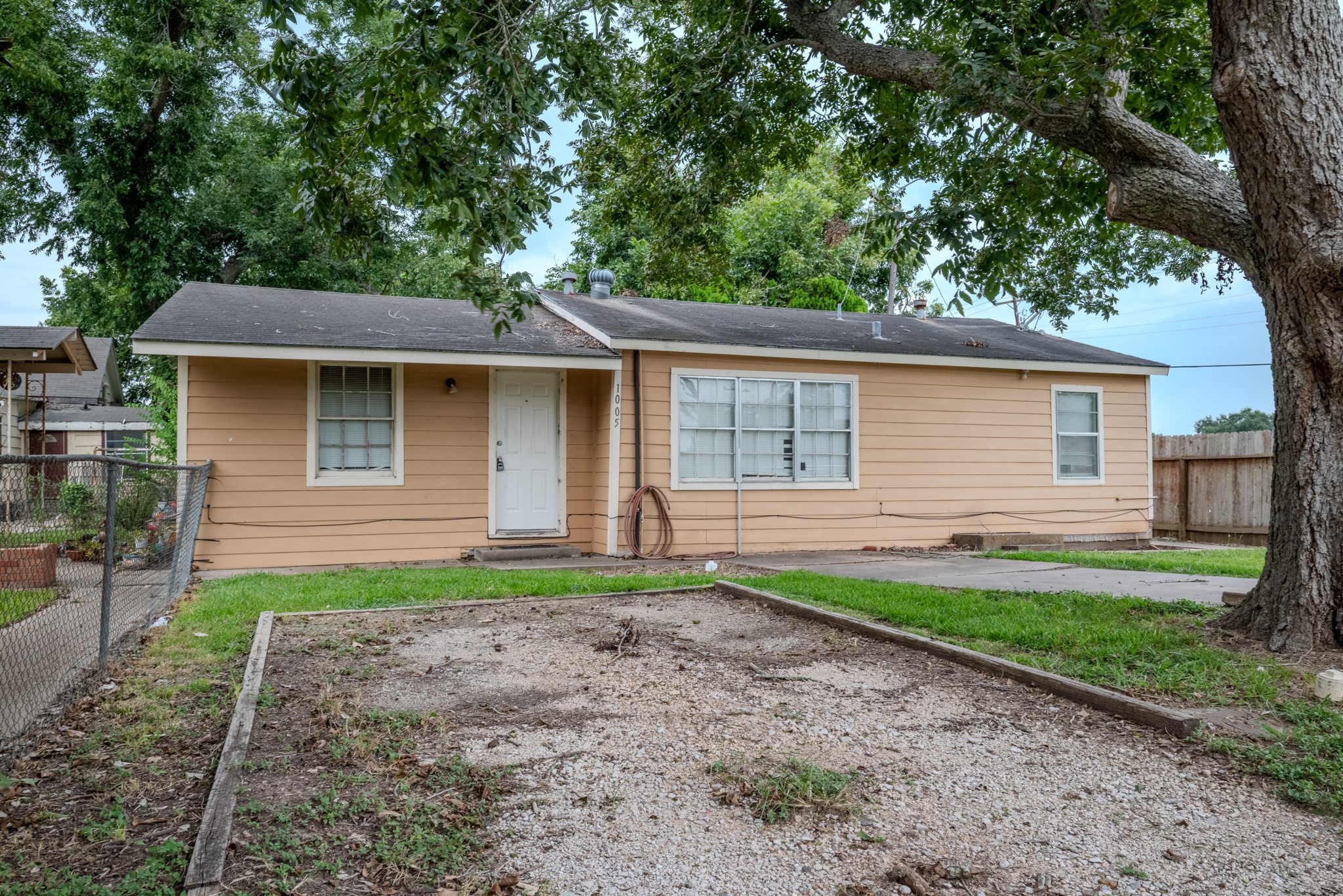 1005 Center Street Wharton, TX 77488 - Photo 3 of 33 a view of back yard of the house