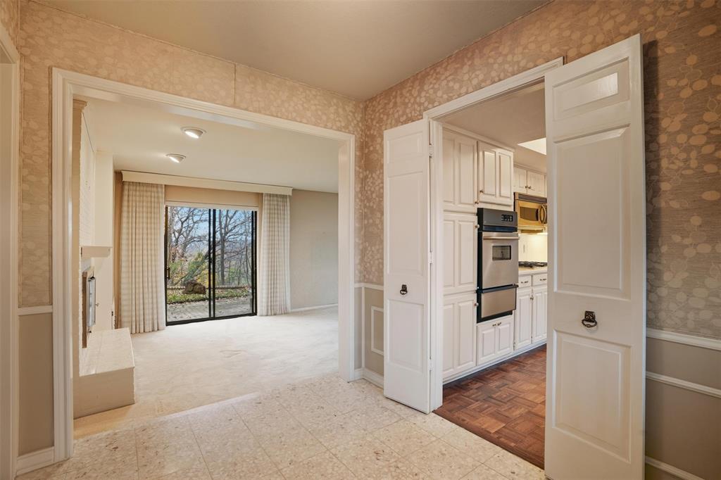 1004 Crowley Road Arlington, TX 76012 - Photo 12 of 38