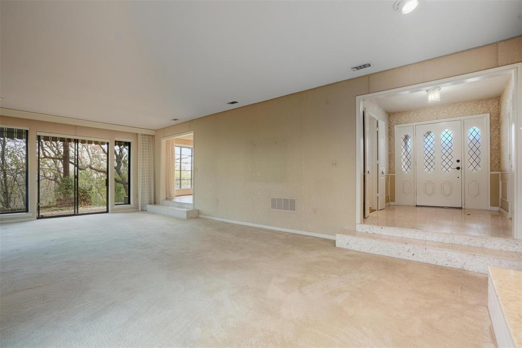 1004 Crowley Road Arlington, TX 76012 - Photo 13 of 38