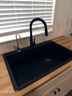 a close view of sink and tap