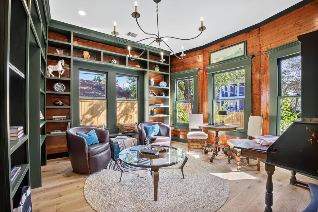 305 East 5th Street Houston, TX 77007 - Photo 15 of 35 a living room with furniture a fireplace and large windows