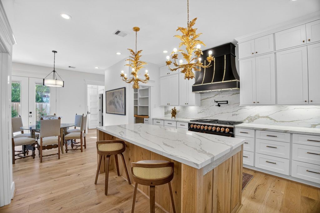 305 East 5th Street Houston, TX 77007 - Photo 18 of 35 a kitchen with a table chairs cabinets and wooden floor