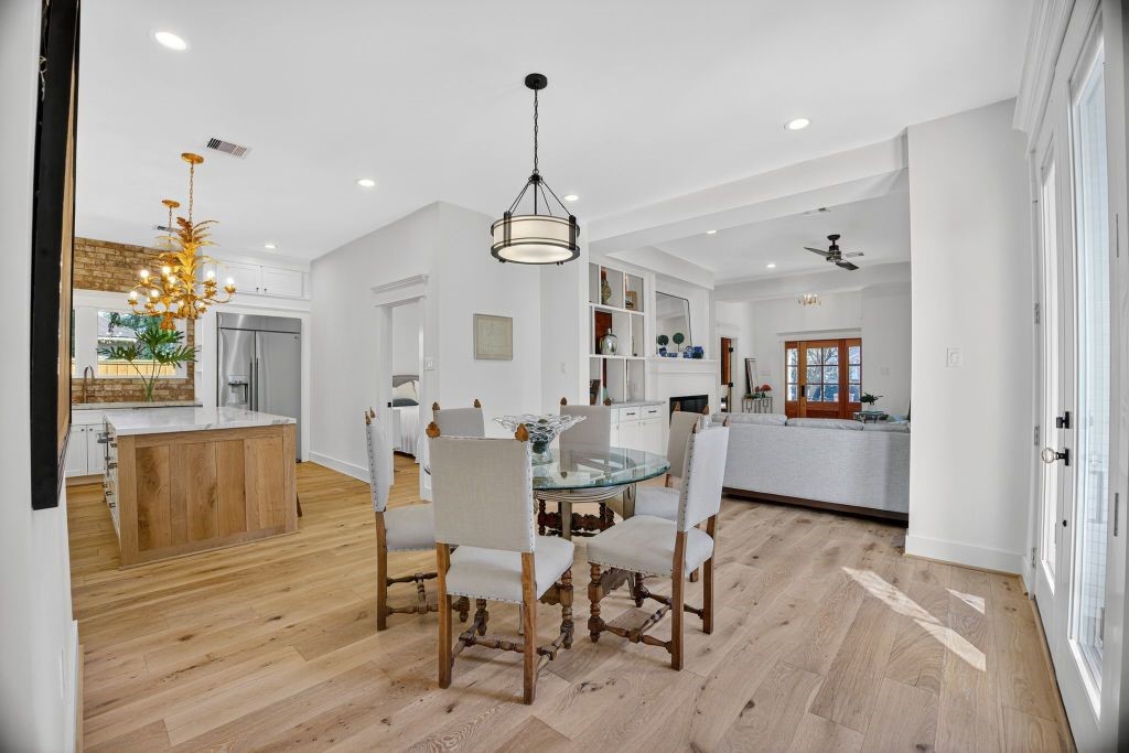 305 East 5th Street Houston, TX 77007 - Photo 21 of 35 a view of a dining room with furniture window and wooden floor