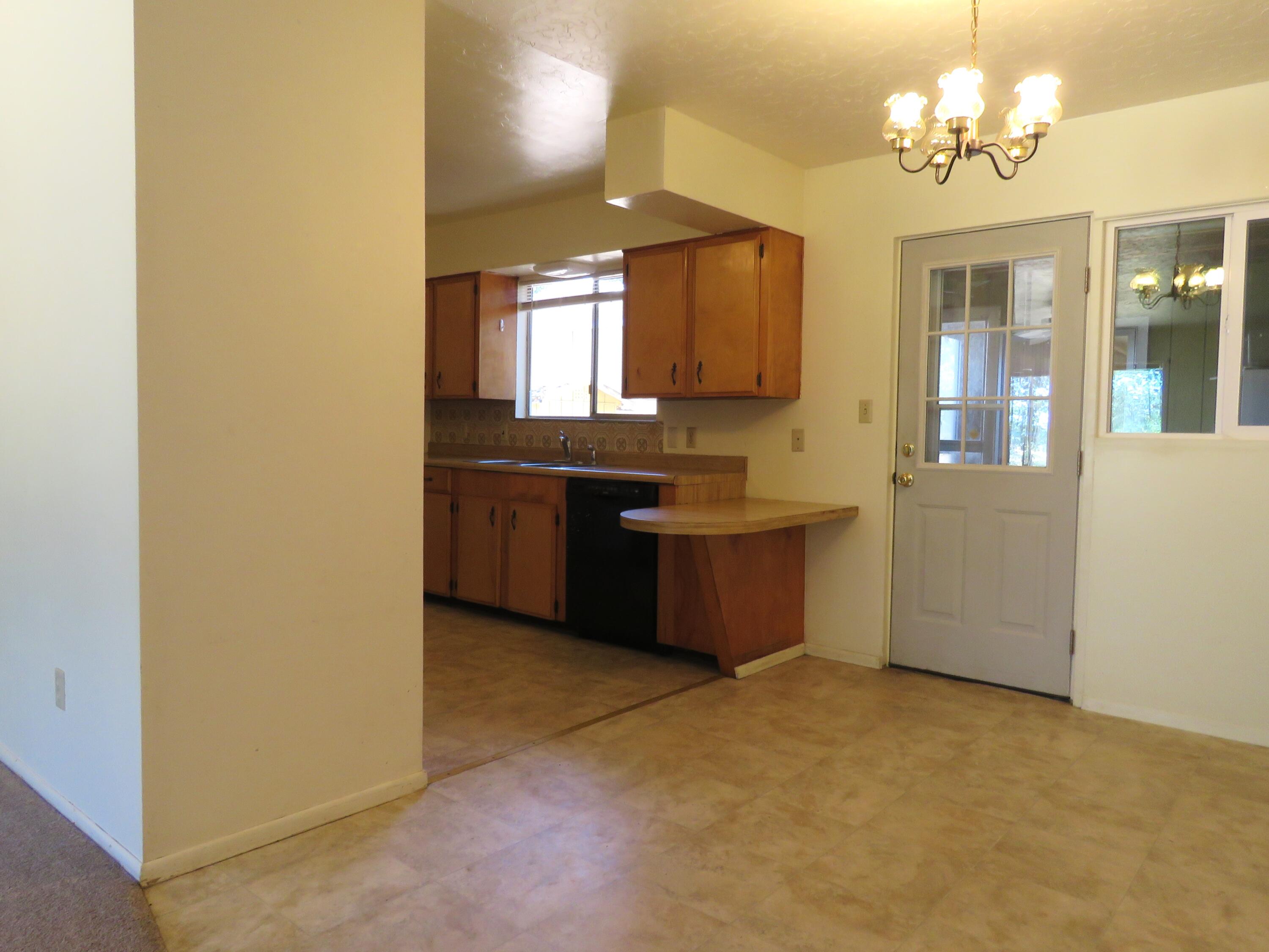 5758 Gebhard Road Central Point, OR 97502 - Photo 14 of 20 5758 Gebhard dining .kitchen
