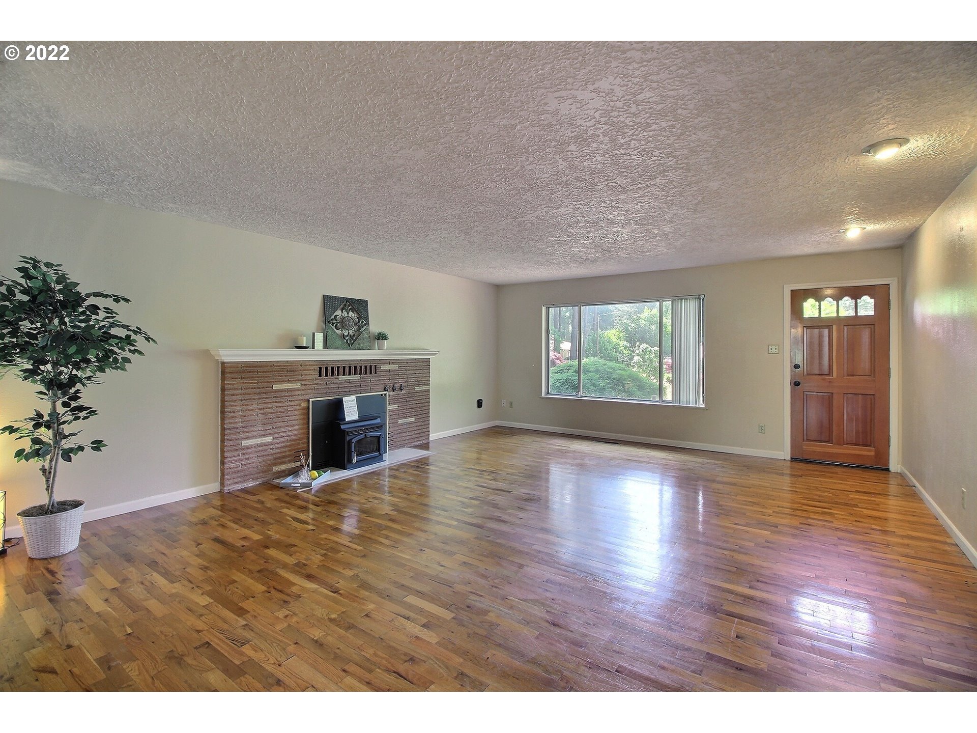 27408 Northeast 9th Street Camas, WA 98607 - Photo 4 of 26 Living Room