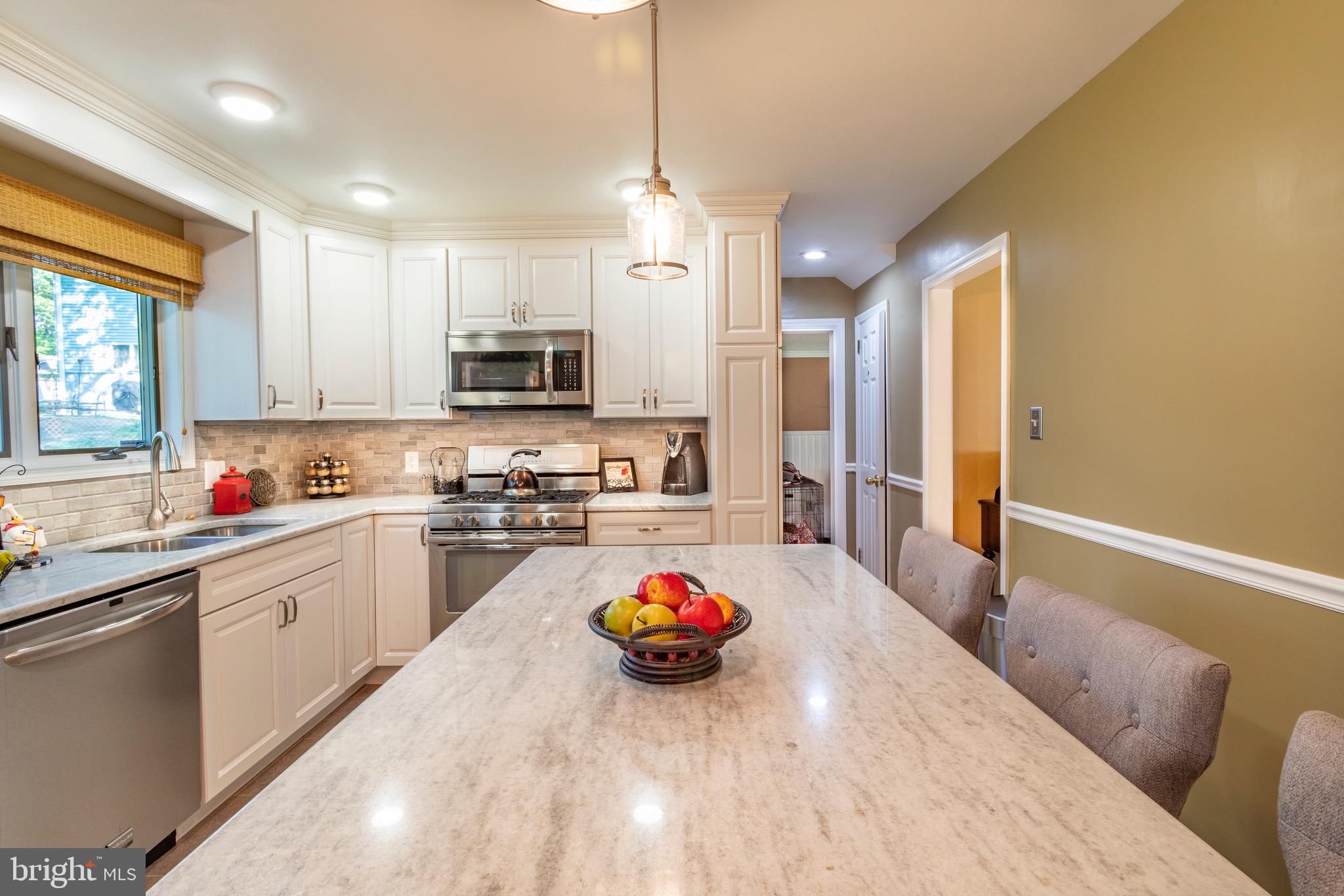 261 Winding Way Road Stratford, NJ 08084 - Photo 3 of 60 7 Foot Marble Island!