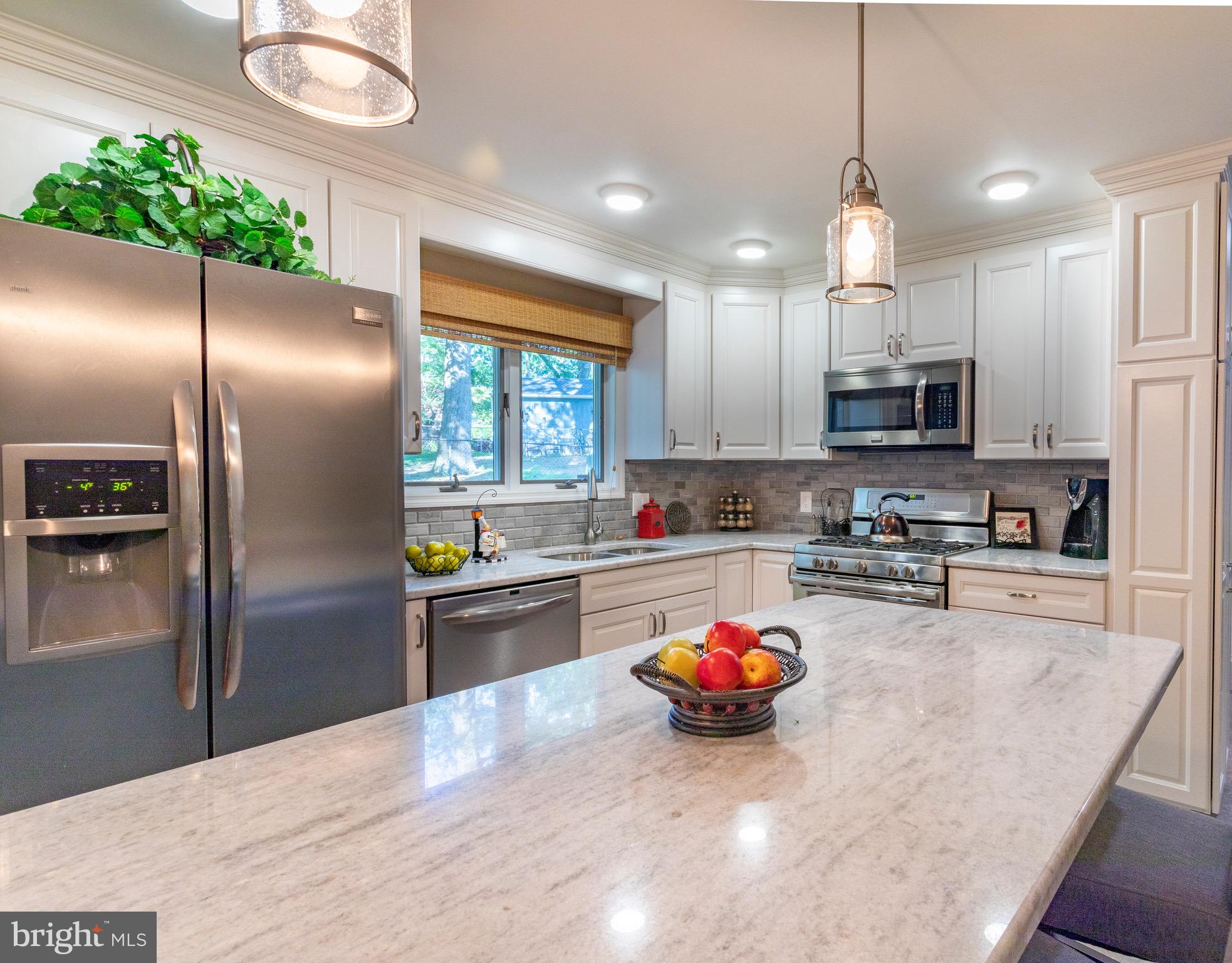 261 Winding Way Road Stratford, NJ 08084 - Photo 4 of 60 Remodeled Kitchen!