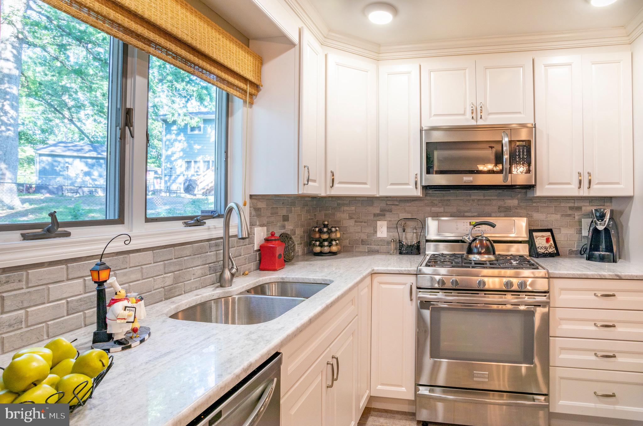 261 Winding Way Road Stratford, NJ 08084 - Photo 5 of 60 Stainless Appliances with wine FRIG!!!