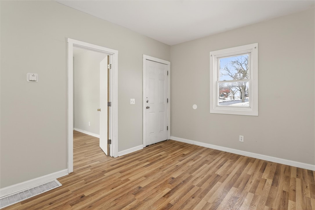 127 Conkey Avenue Rochester, NY 14621 - Photo 5 of 31