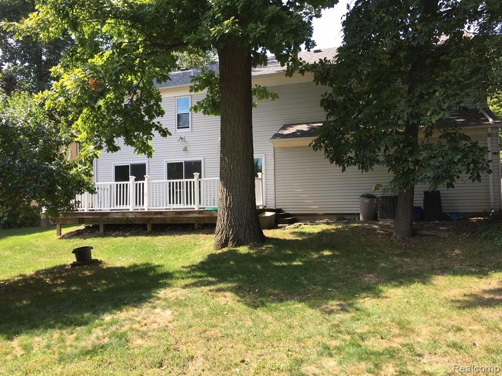 5901 Cromwell Road West Bloomfield, MI 48322 - Photo 10 of 26