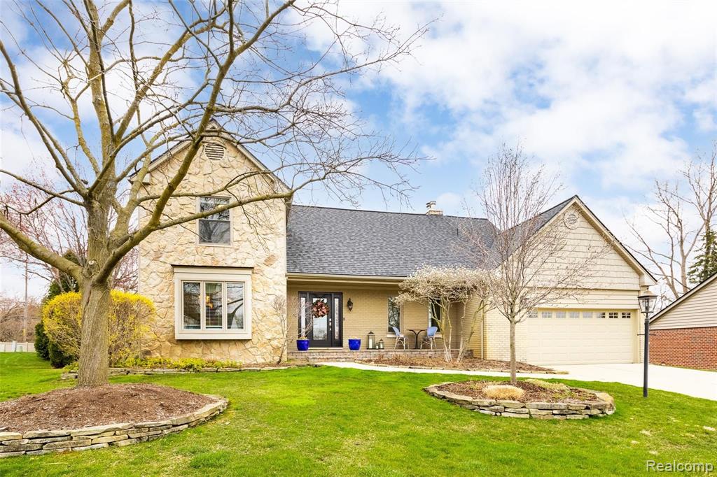 861 Augusta Drive Rochester Hills, MI 48309 - Photo 1 of 37