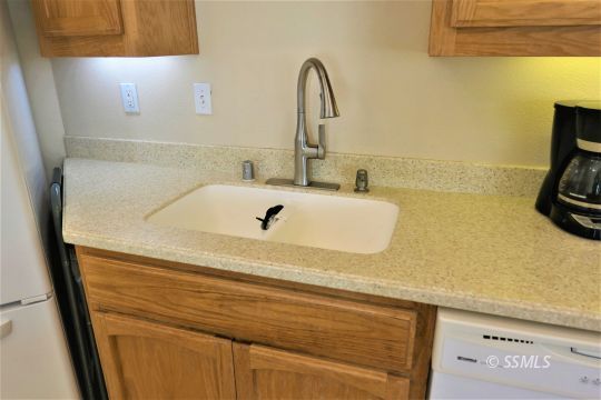 421 Mavis Court Ridgecrest, CA 93555 - Photo 8 of 33 a bathroom with a sink and a tub