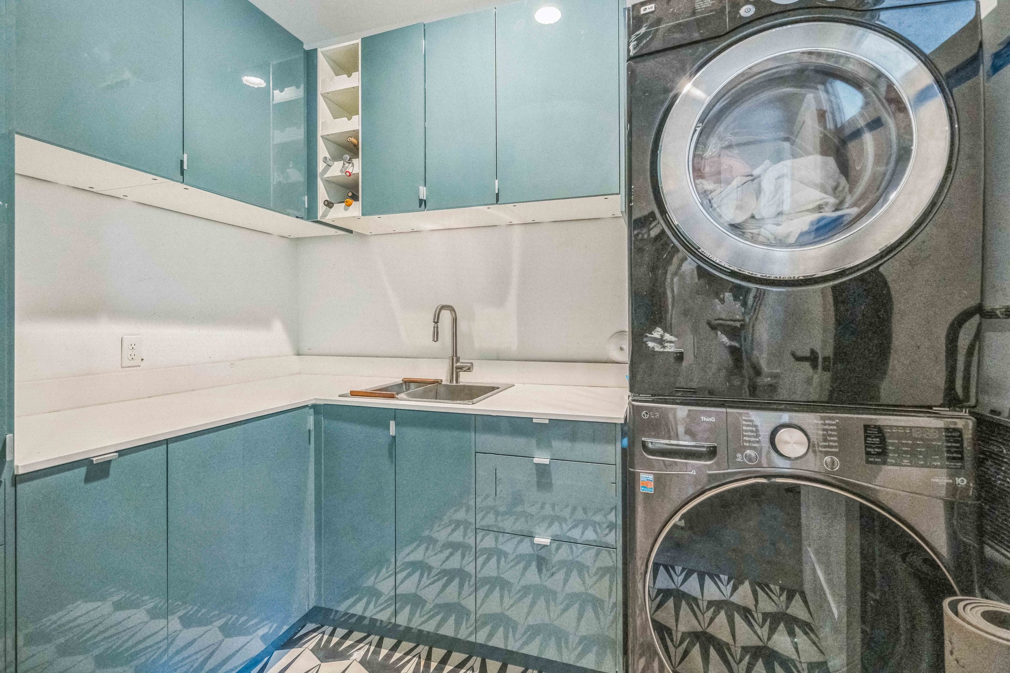 2502 Side Cove Austin, TX 78704 - Photo 24 of 35 a kitchen with a washer and dryer