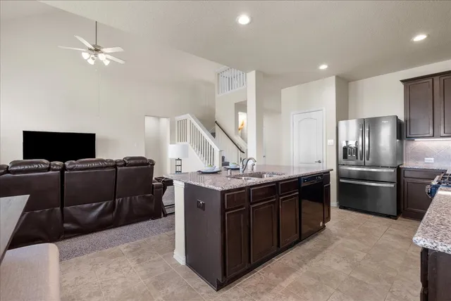 $2,900 | 23109 Zinfandel Drive, Alvin, TX 77511