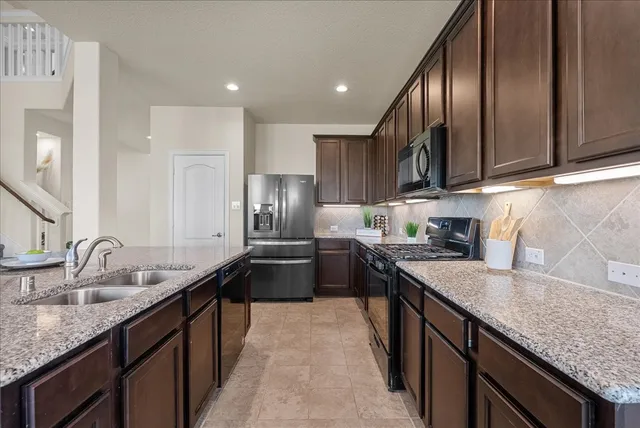 $2,900 | 23109 Zinfandel Drive, Alvin, TX 77511