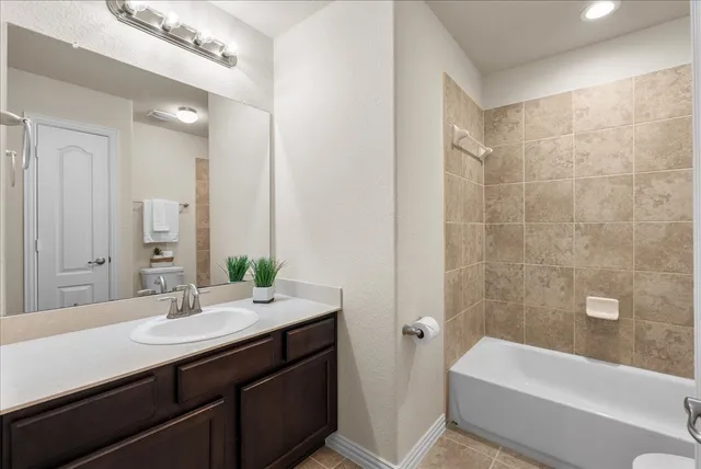 $2,900 | 23109 Zinfandel Drive, Alvin, TX 77511