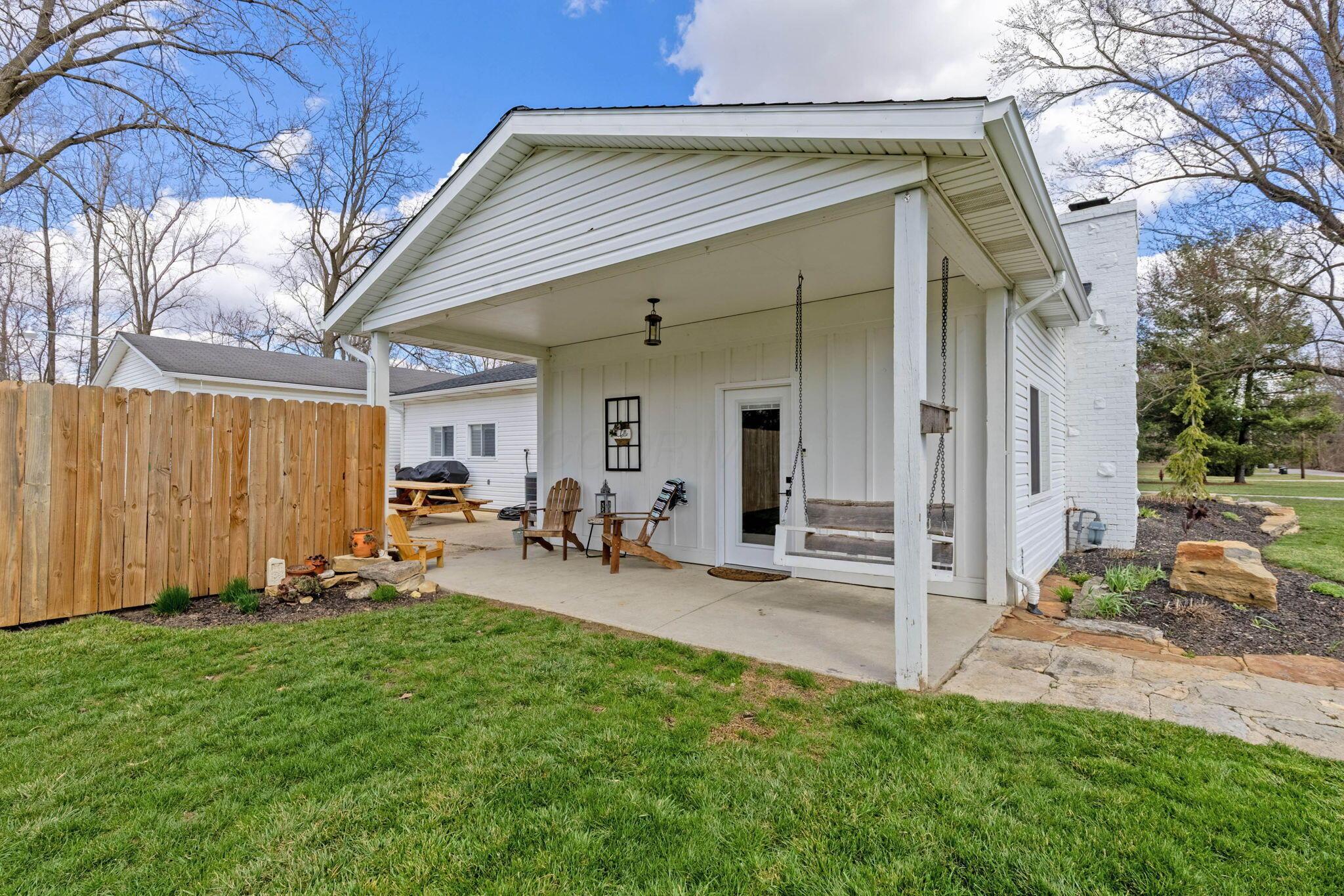 663 Kingsbury Road Delaware, OH 43015 - Photo 2 of 33 Front Porch