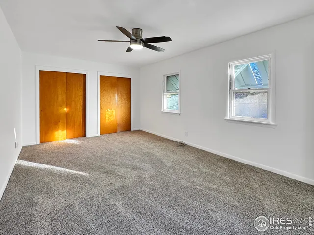 a view of empty room with window