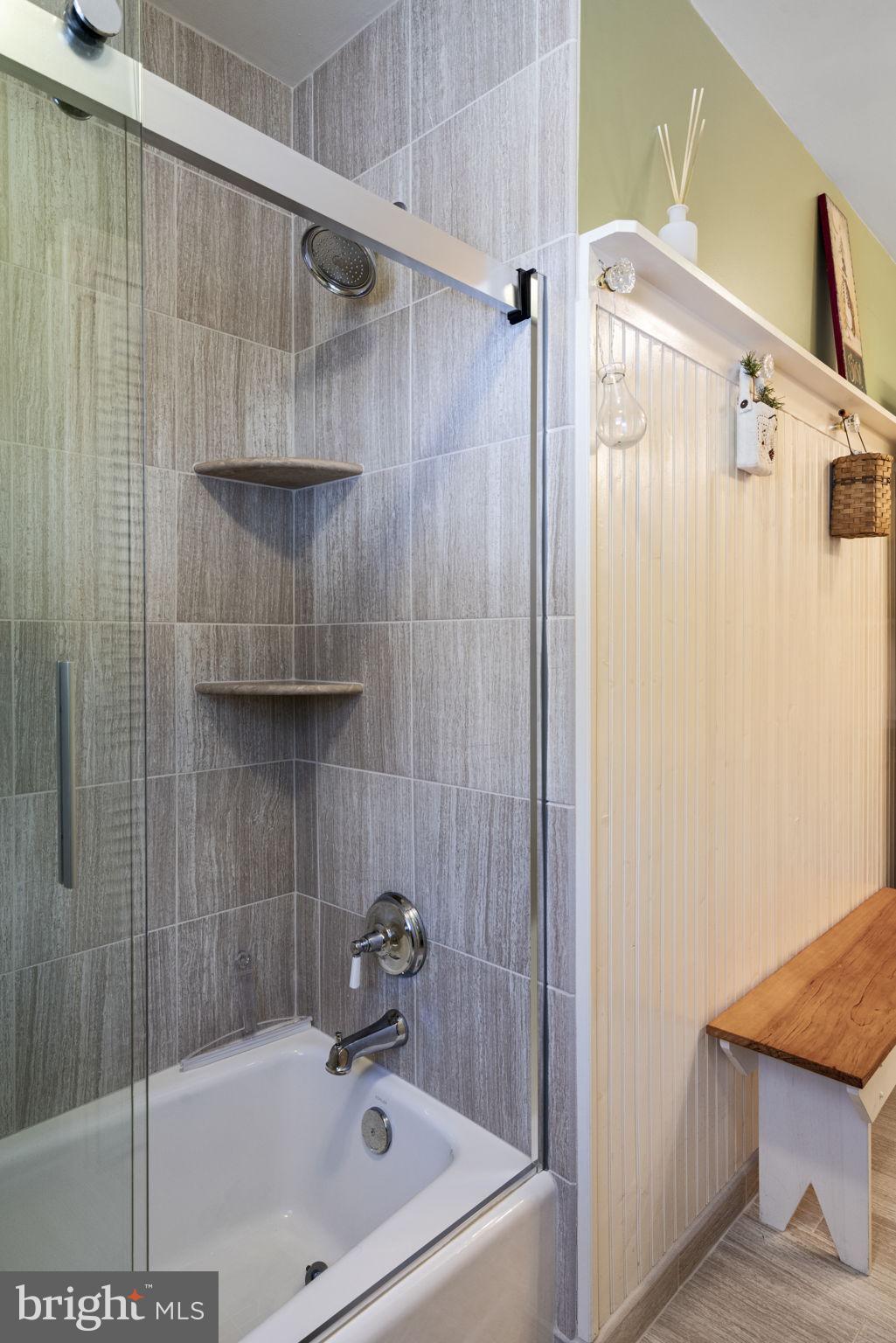 1400 Mountain Road Haymarket, VA 20169 - Photo 24 of 59 Updated shower with tile surround