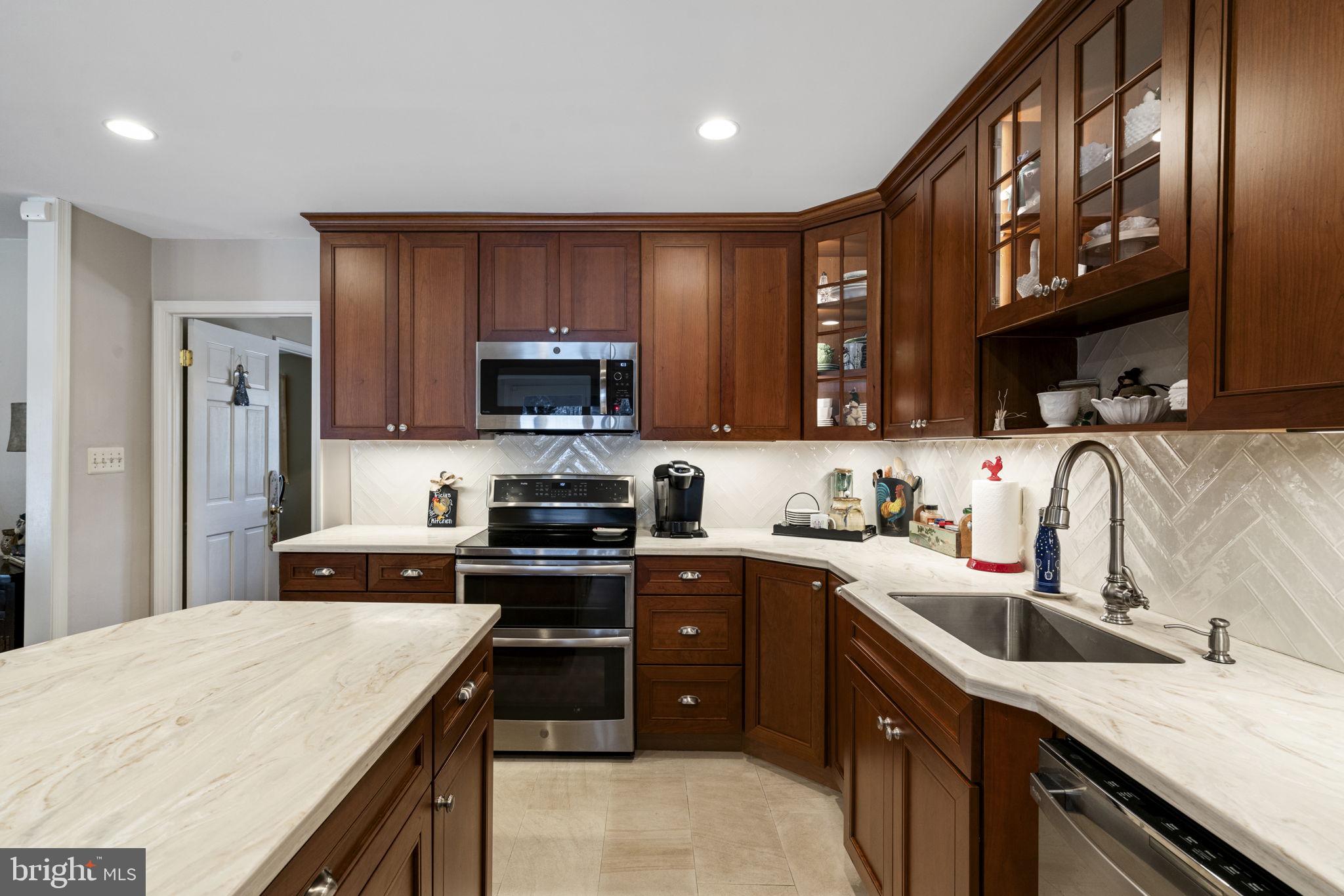 1400 Mountain Road Haymarket, VA 20169 - Photo 7 of 59 Updated Kitchen with all the bells and whistles