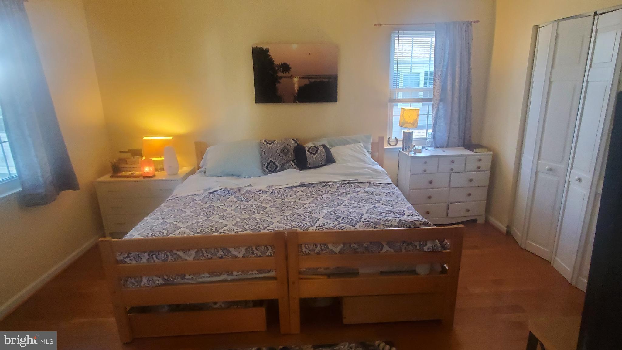 Warm bedroom with end unit windows