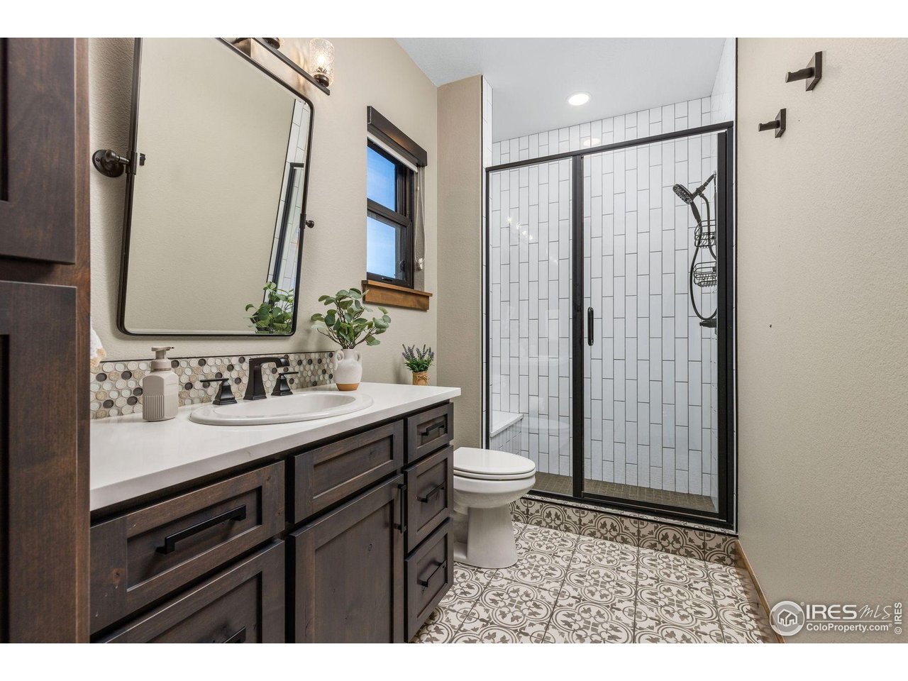 2734 Southwind Road Berthoud, CO 80513 - Photo 23 of 50 Main Floor Guestroom En Suite Bath