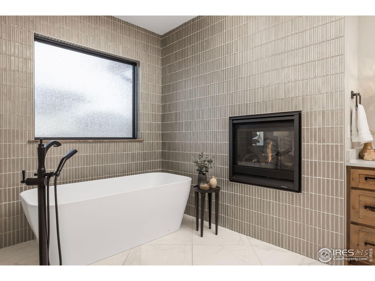 2734 Southwind Road Berthoud, CO 80513 - Photo 35 of 50 Primary Bath Relaxing Soaking Tub