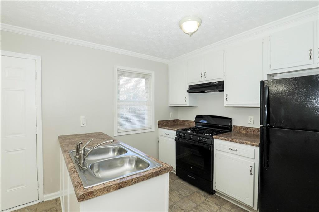 206 Emily Drive Dallas, GA 30157 - Photo 13 of 17 a kitchen with a sink stove and refrigerator